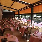 De L' Esplanade רמיך
