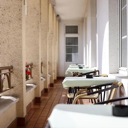 De L' Esplanade Hotel 3*