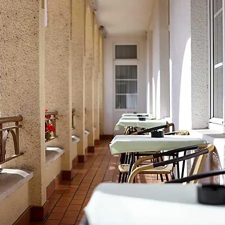 De L' Esplanade Hotel