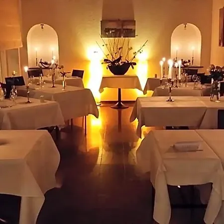 De L' Esplanade 3*