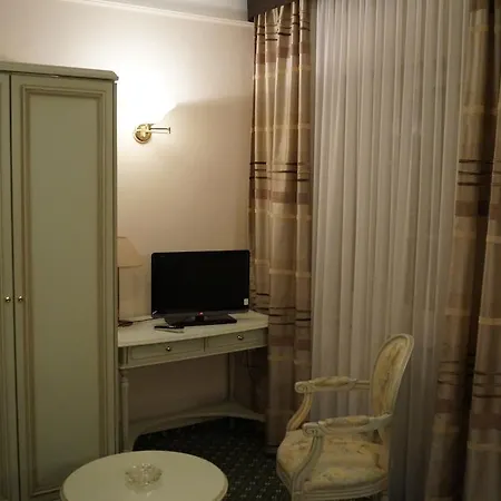 Отель De L' Esplanade Ремич